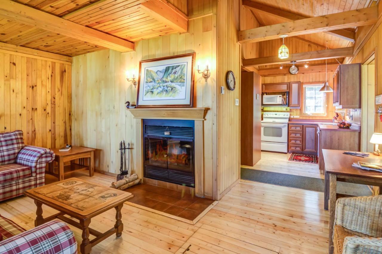 Le Cent Villa Chicoutimi Екстериор снимка
