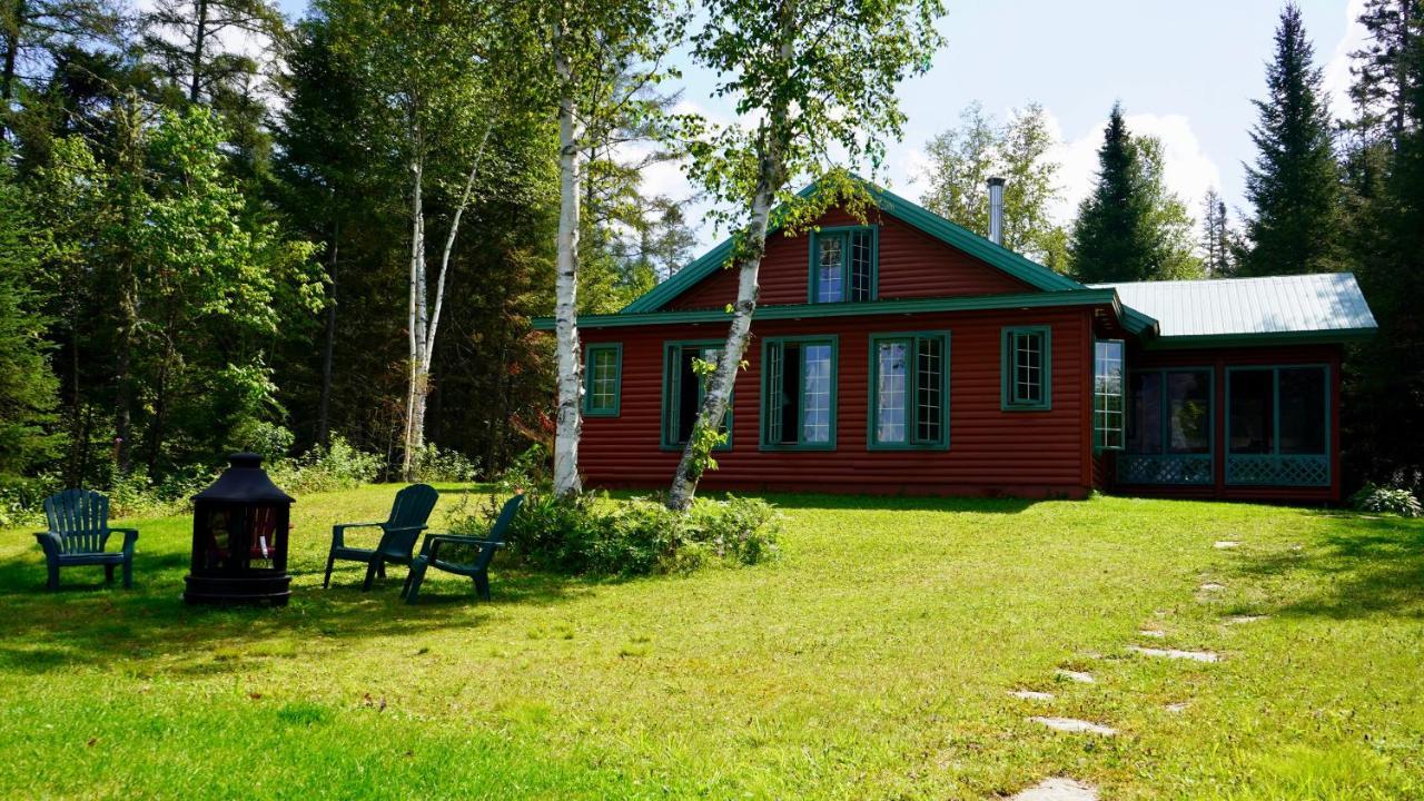Le Cent Villa Chicoutimi Екстериор снимка