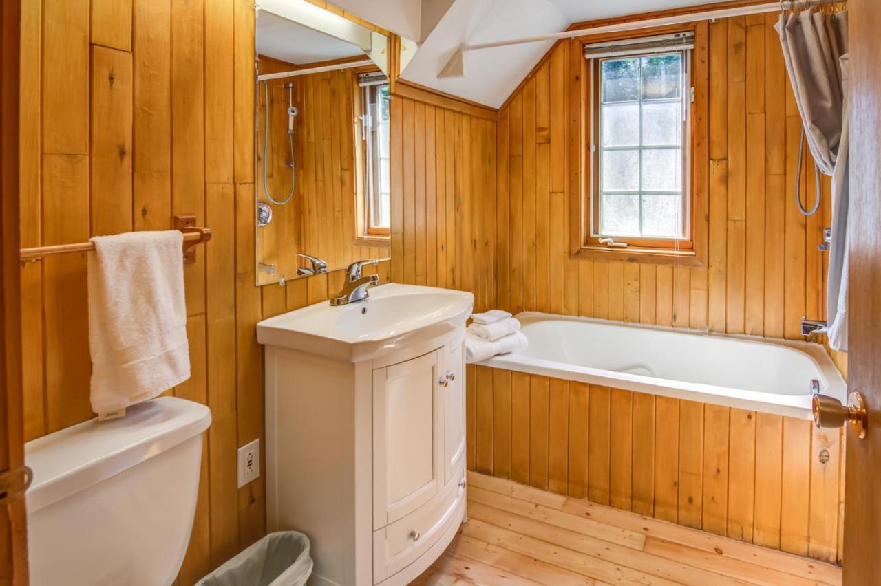Le Cent Villa Chicoutimi Екстериор снимка