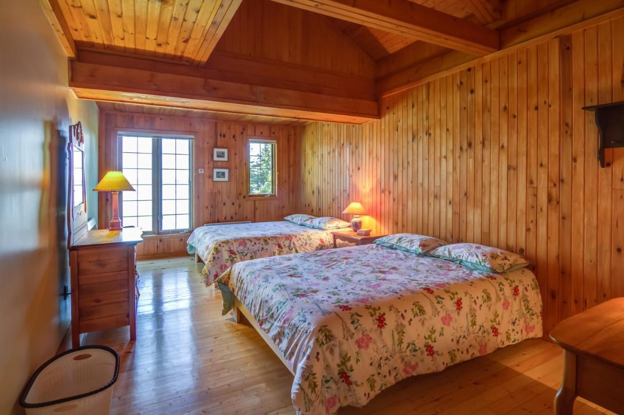 Le Cent Villa Chicoutimi Екстериор снимка
